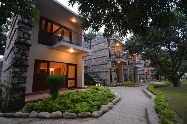 Hôtel Corbett Suman Grand à Corbett National Park Extérieur photo