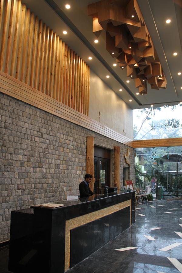 Hôtel Corbett Suman Grand à Corbett National Park Extérieur photo