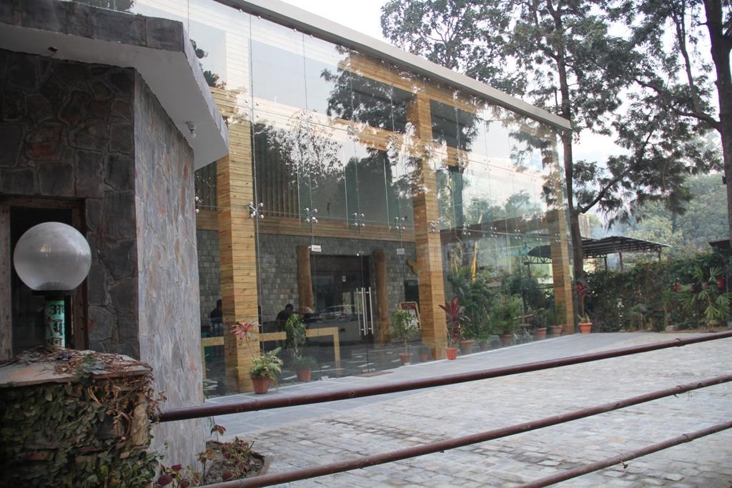 Hôtel Corbett Suman Grand à Corbett National Park Extérieur photo
